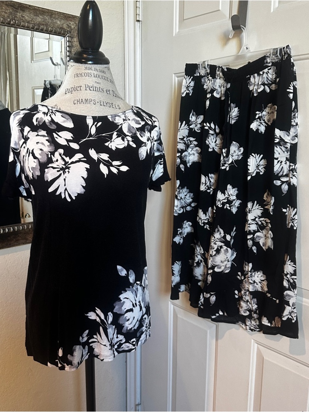 Vera Wang Floral Lounge Set